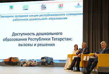 В Набережных Челнах подвели итоги учебного года с министром образования РТ
